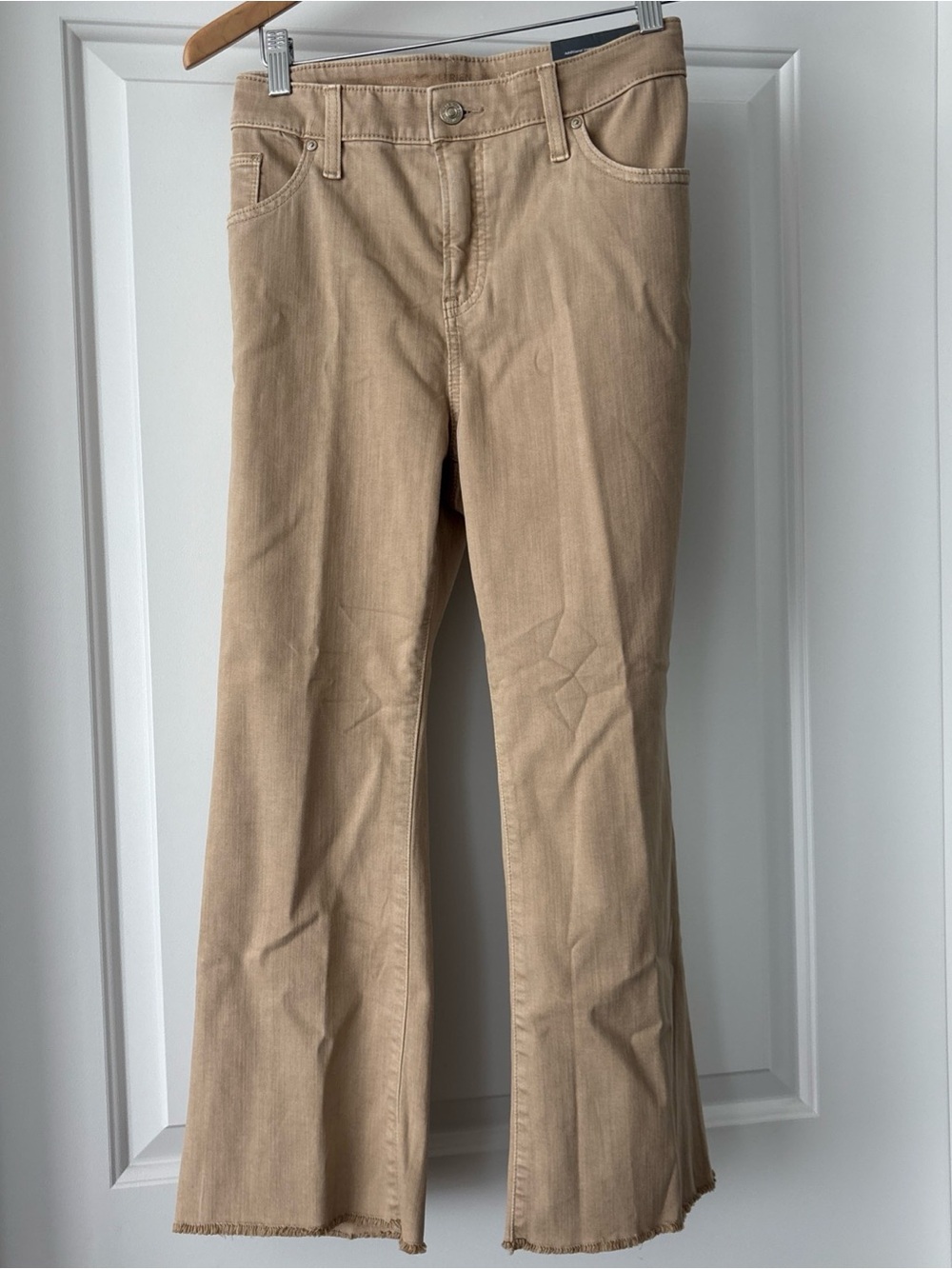 Chico's So Slimming Girlfriend Kick Flare NWT Beige Jean Pants